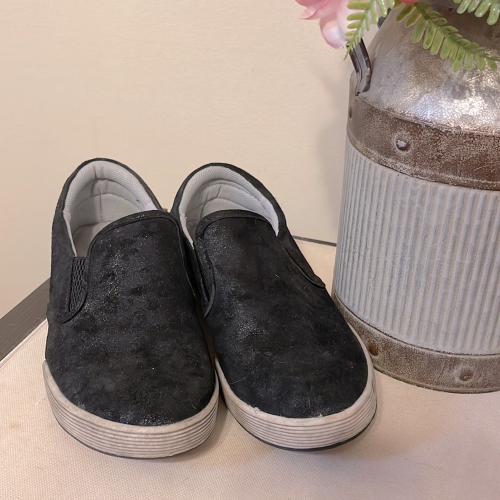 Nurse mates nursing shoes (never worn). Size 7.